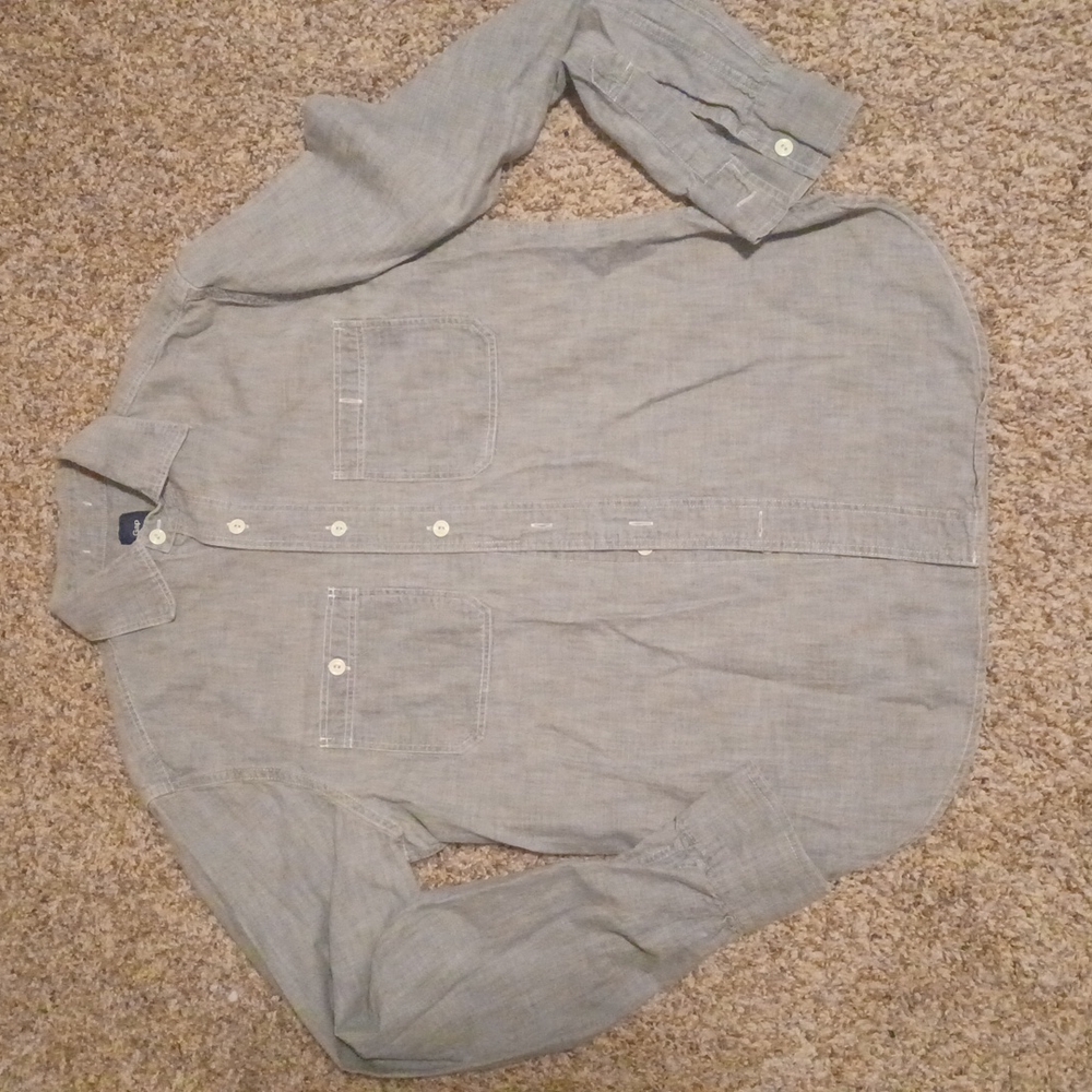 Men's GAP button down casual dress shirt. Size Small. Gray